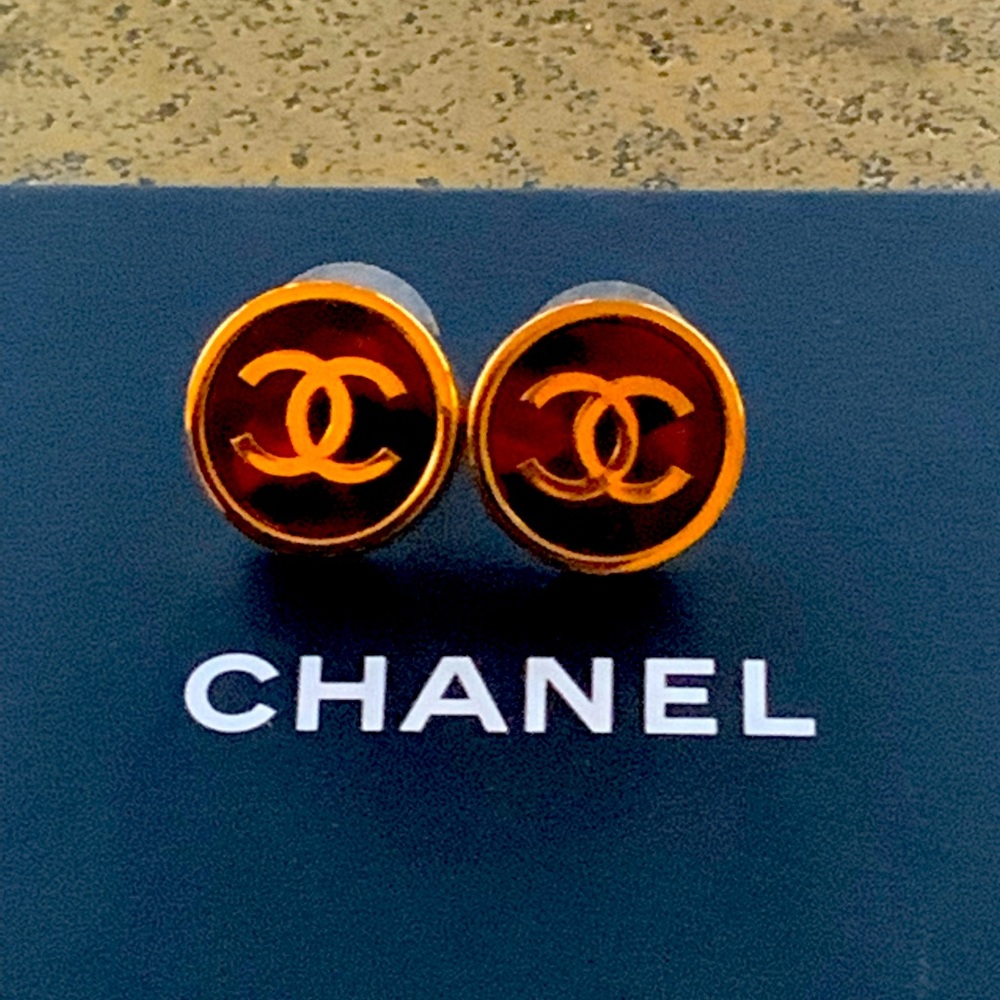Chanel gold to e earrings, with red/ pink